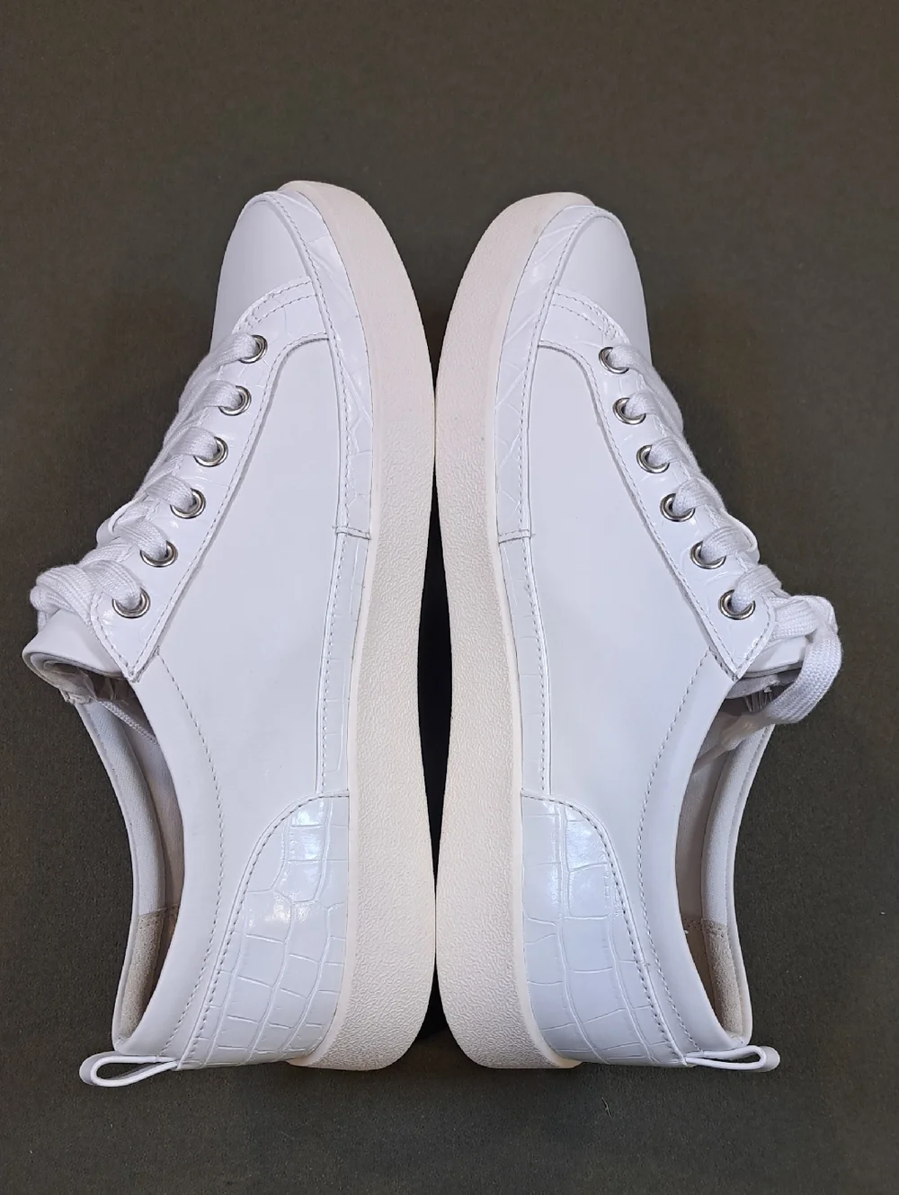 Vionic Winny Sneakers - Color: White - Size: Women 9 - Picture 7 of 11